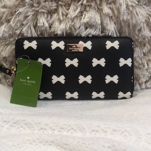 Kate spade black and white continental wallet